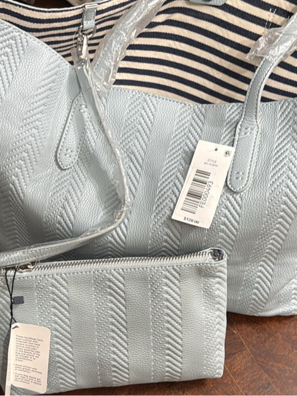 Splendid Light Blue Women's Tote Bag with Matching Wristlet